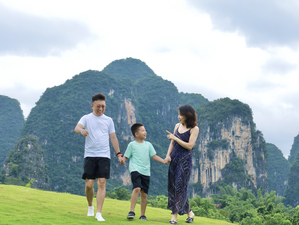 NiceNIC Founder May Fung spending time with family in Yangshuo, Guilin.