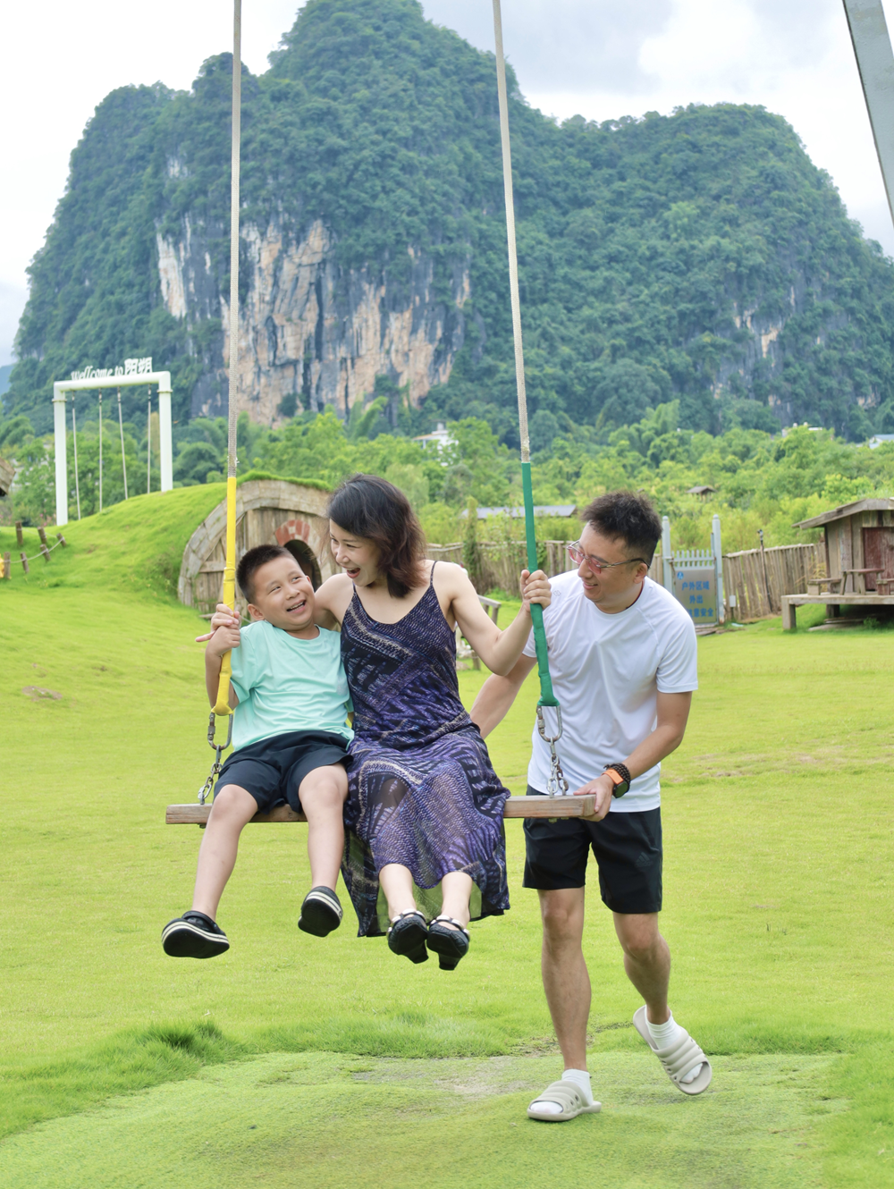 A simple family moment in Yangshuo, reminding us that behind every domain name is a real story. A simple family moment in Yangshuo, reminding us that behind every domain name is a real story.